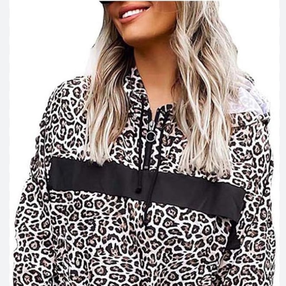 Love Fire leopard print hoodie quarter zip crop fit women's XXL, Fits like XL